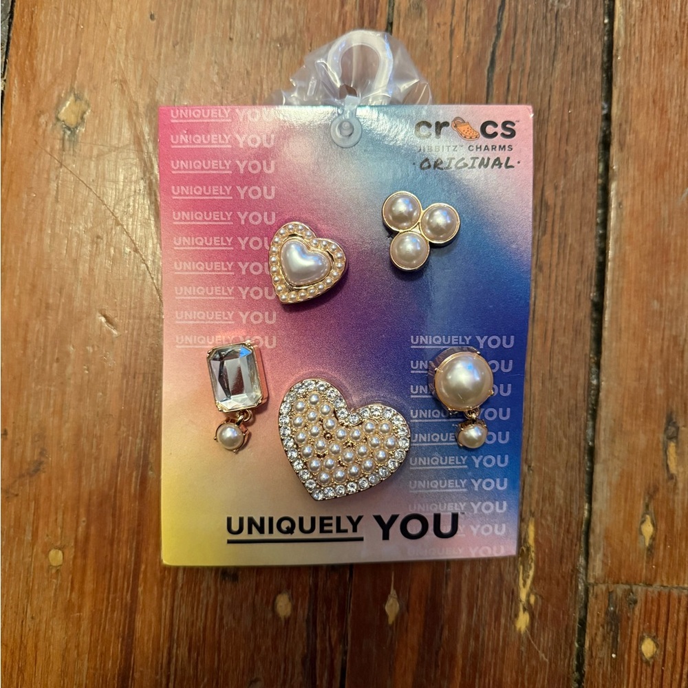 NWT Croc Jibbitz Charms Set – Pearly Hearts 5 Pack - Picture 2 of 2